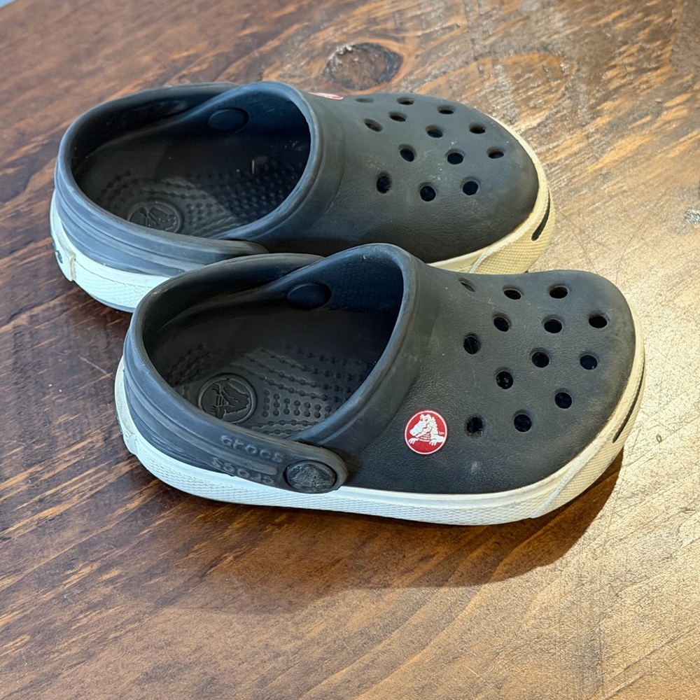 Crocs Crocband clogs Black with white band baby toddler 4-5